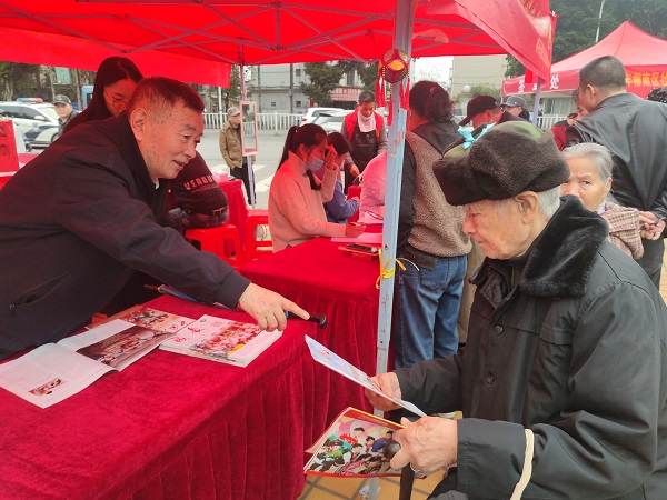 柳石街道2025.3.13关工街头宣传活动2.jpg