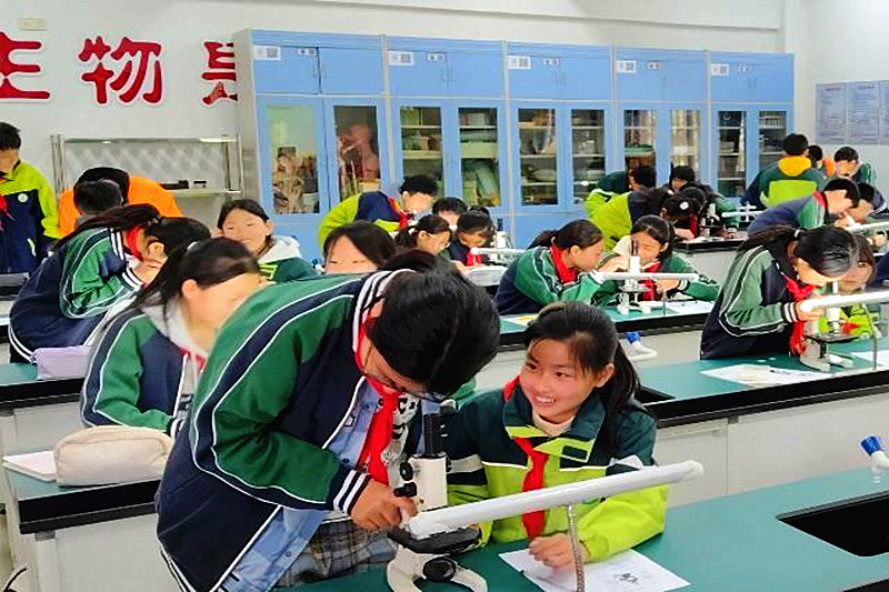 江苏省南京市六合区新集中学携手龙池中心小学开展小初衔接活动(1).jpg