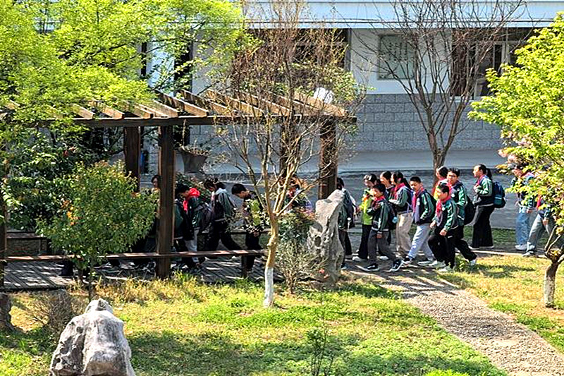江苏省南京市六合区新集中学携手龙池中心小学开展小初衔接活动(2).jpg