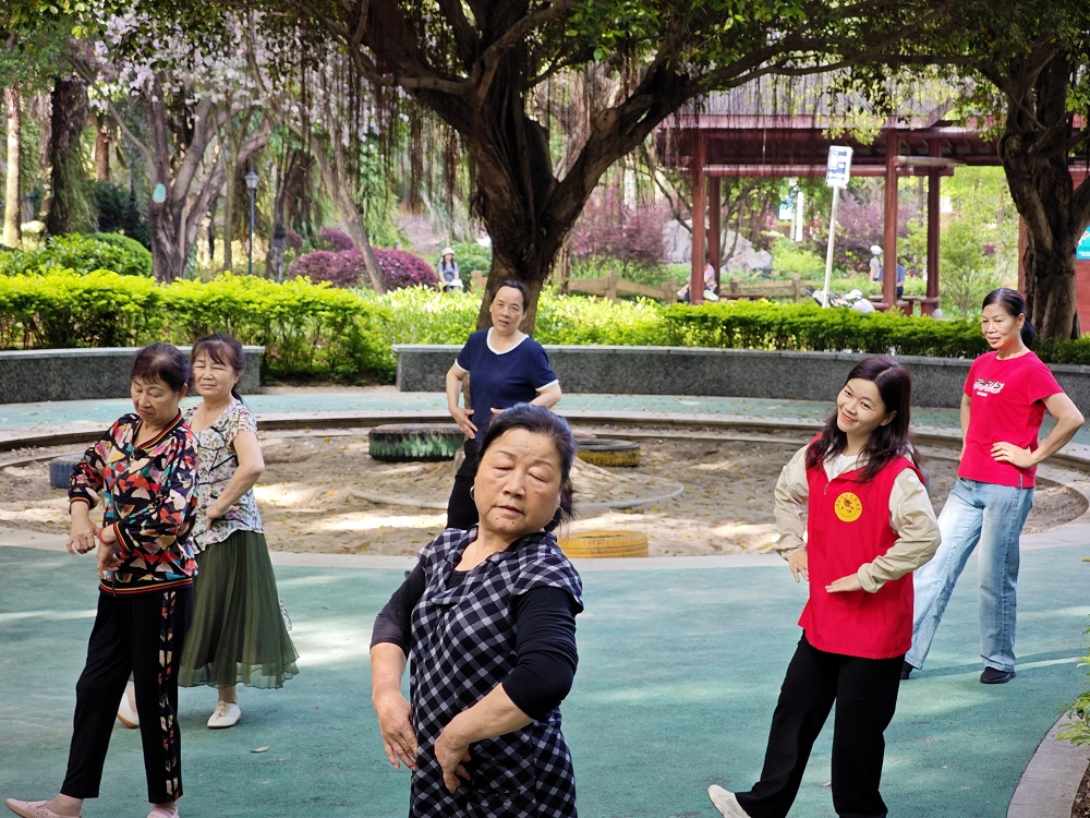 1744807992647740.jpg 2025.4.16广西柳州市鱼峰区天湖社区关工领导小组开展“舞动健康,乐享生活”春季养身操活动.jpg