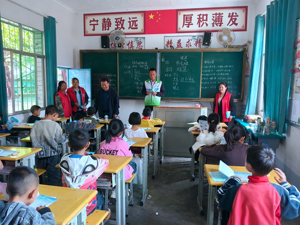 1744862297197462.jpg 禁毒宣传现场.jpg