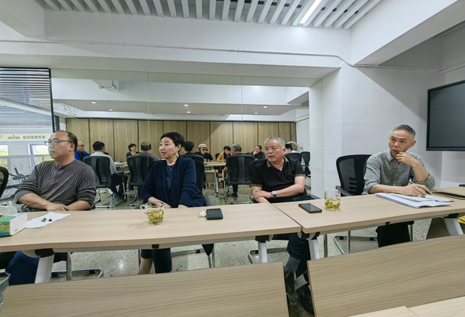 吴江开发区关工委调研紫宇智能科技（苏州）公司3.jpg