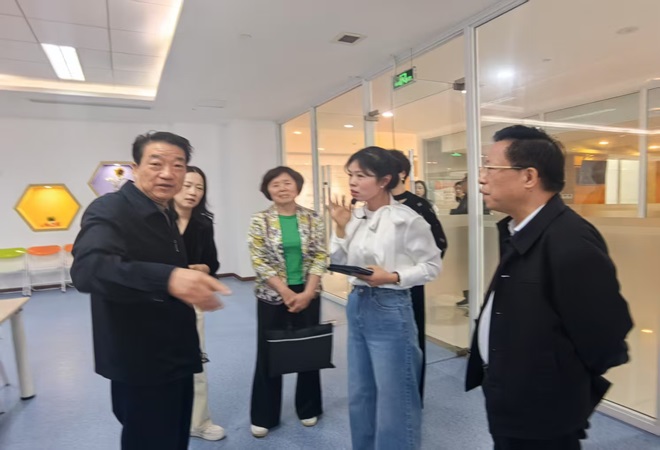 苏州市关工委考察调研吴江“两站”建设5.jpg