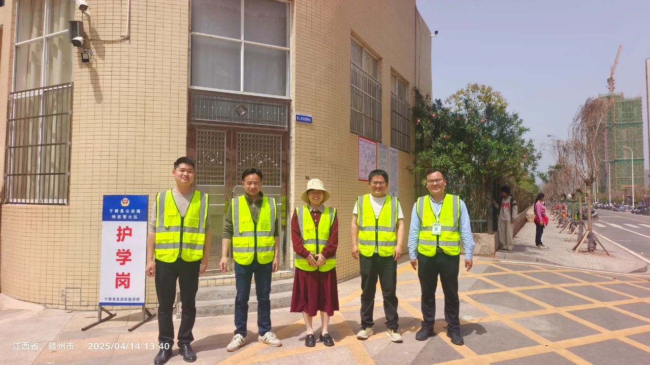 “五老”护学岗.jpg
