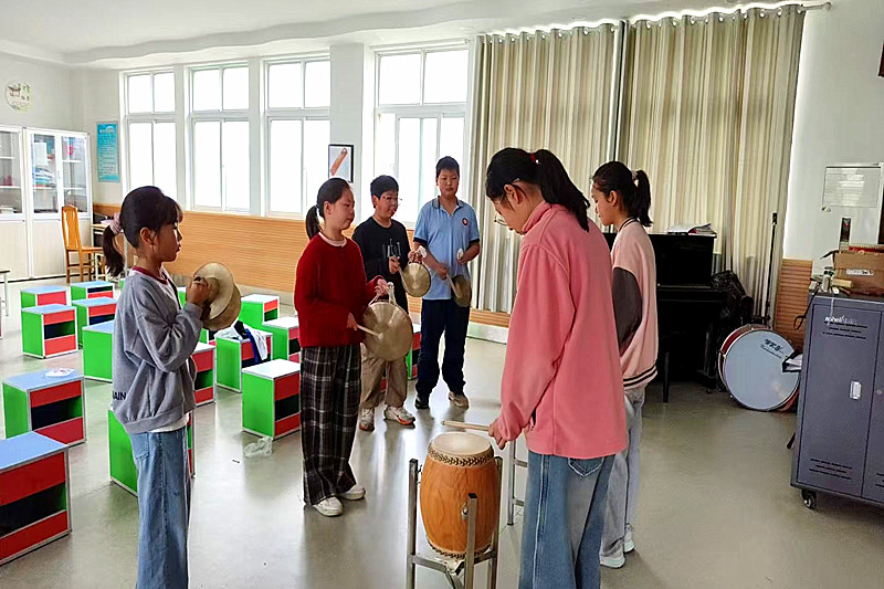 1745203867934824.jpg 江苏省南京市高淳区固城街道关工委让学生感受传统文化(1).jpg