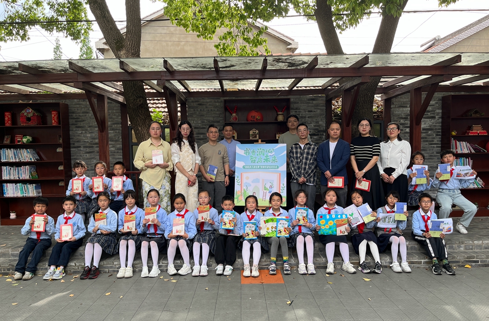 与作家面对面！“我陪孩子读经典”走进校园，让更多孩子爱上阅读2_副本.jpg