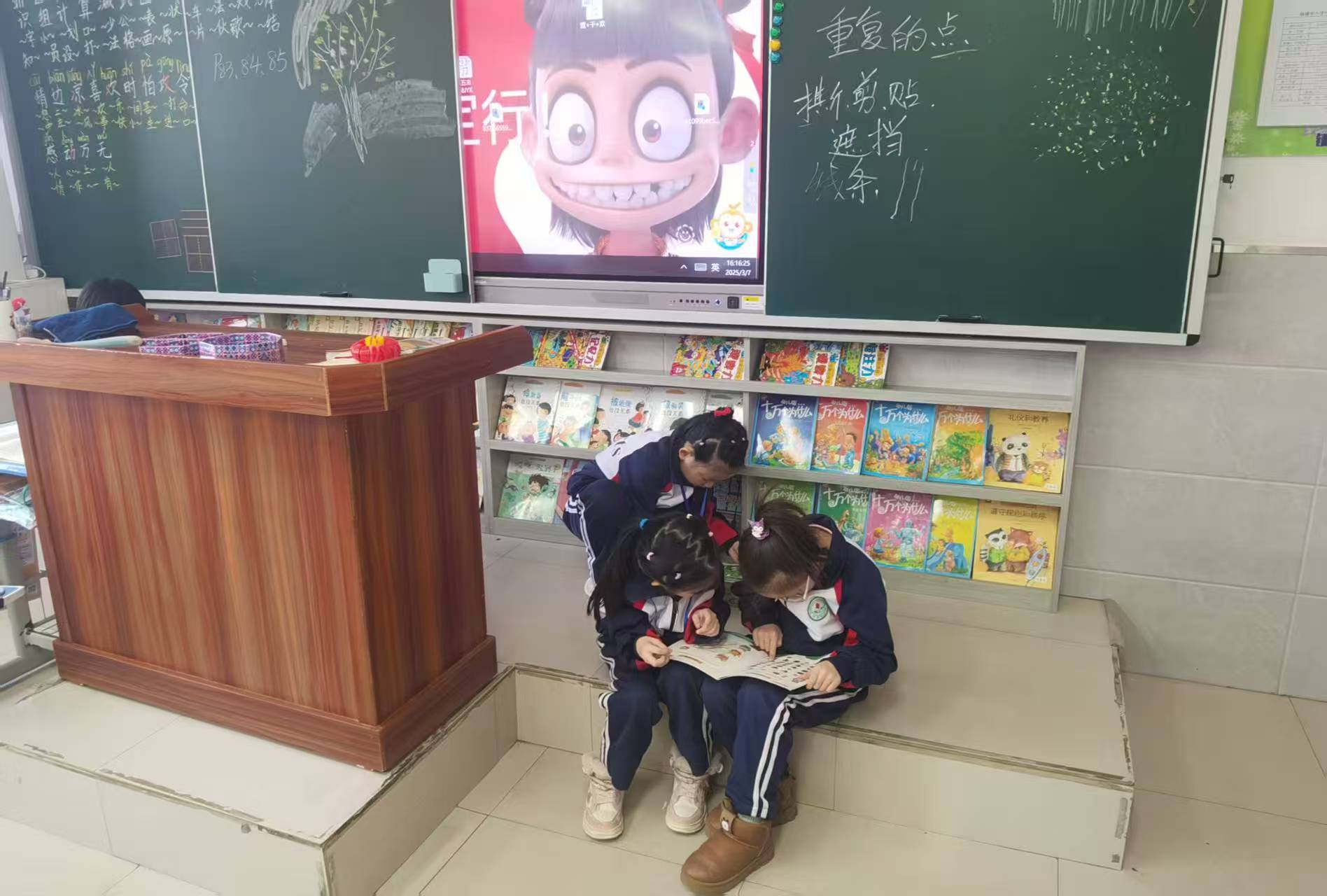1745284068560959.jpg 杨靖宇小学读书活动1.jpg