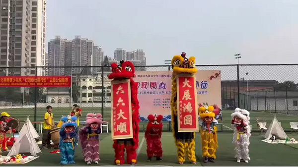 1745290232349504.png 3月23日,在“三月三”来临前夕,共青团柳南区委员会、柳南区河西街道和平社区关工小组联合举办“籽籽同心,快乐同行”暨柳南区少先队“红领巾壮苗行动”主题公益集市活动1(张李斯).png