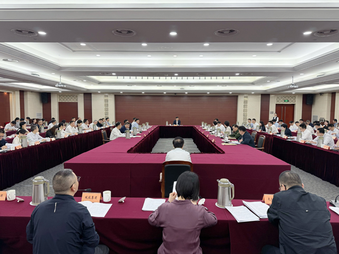 1745310959272562.jpg 肖主任向区委常委会汇报关工委工作=.jpg