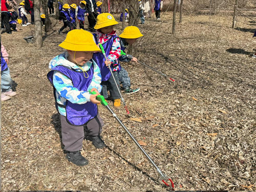 1745374826412324.jpg 4月17日学府社区新时代文明实践站联合黑幼专附属第二幼儿园德远天玺幼儿园开展“保护环境,从我做起”主题志愿服务活动 - 副本_副本.jpg