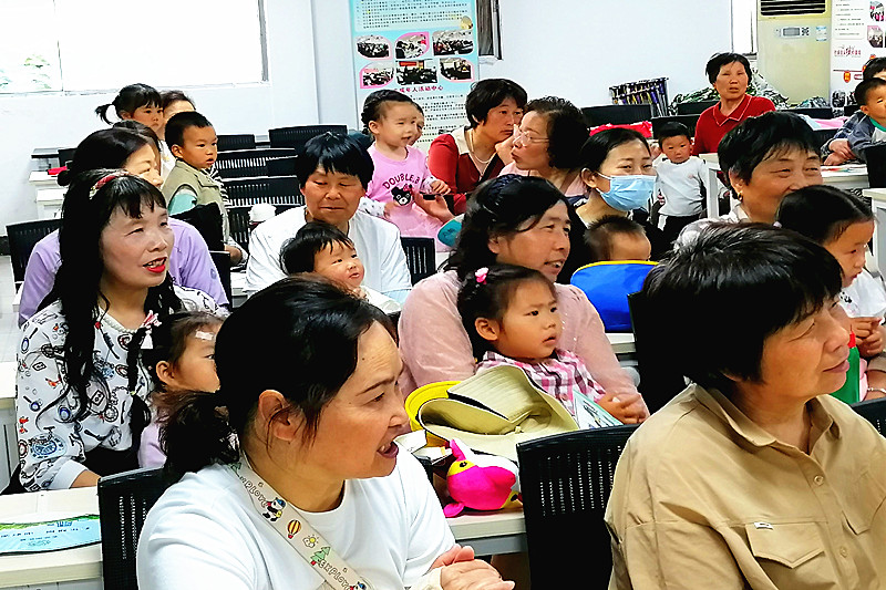 江苏省南京市玄武区玄武湖街道东方城社区开展“童声飞扬,爱伴成长” 关爱活动.jpg