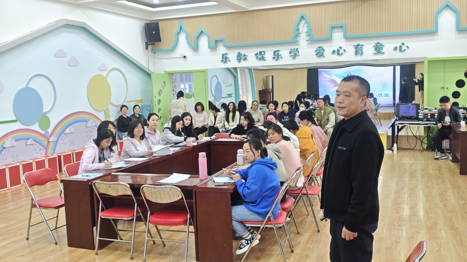 1745806879198493.jpg 元宝山区第二幼儿园关工委开展心理健康教育活动照片2_副本.jpg