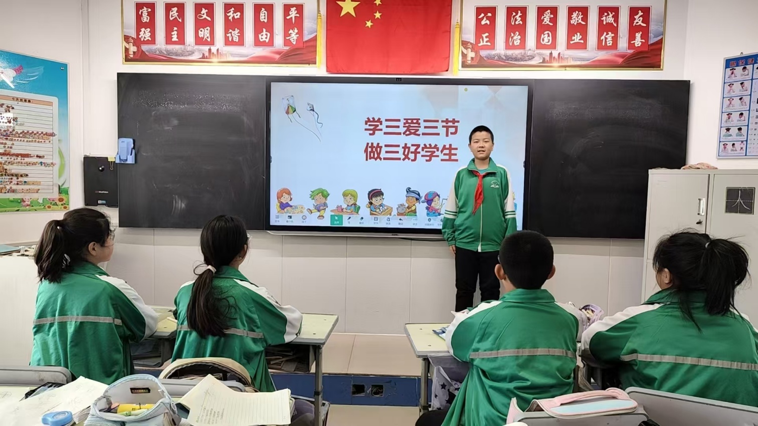 1745889725621298.jpg 元宝山区平矿一小关工委开展“三爱三节”活动照片1_副本.jpg