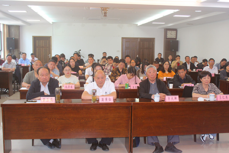 1745913357817155.jpg 认真听讲.jpg