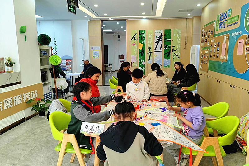 1746534825280768.jpg 江苏省南京市建邺区莫愁湖社区关工委组织少年儿童开展手工制作活动(1).jpg