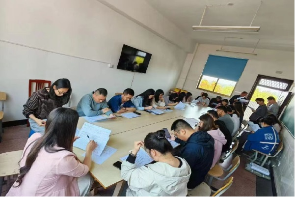 1746598070382548.png 青云实验中学 共织润心经纬 滋养心灵繁花.png