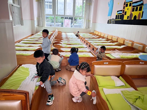 1746667280771159.jpg 孩子劳动现场.jpg