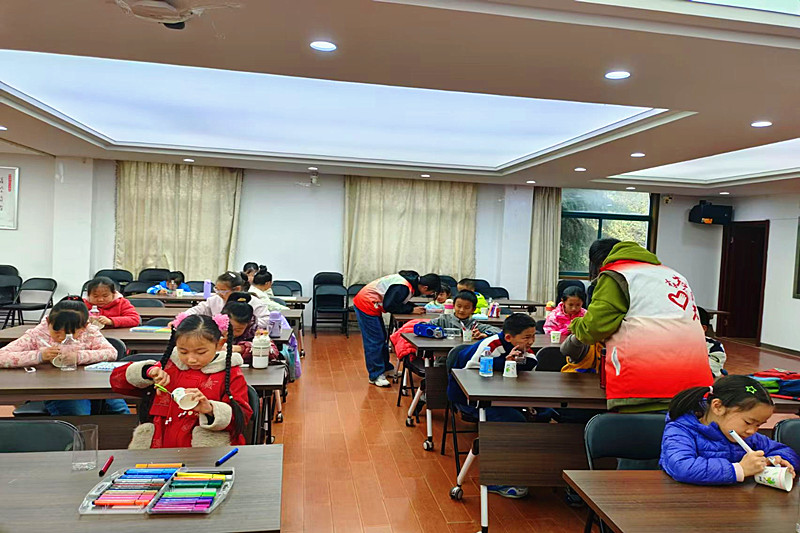 1746677665968284.jpg 江苏省南京市雨花台区铁心桥街道景明佳园社区关工委开展“迎五·一”劳动节主题活动(1).jpg
