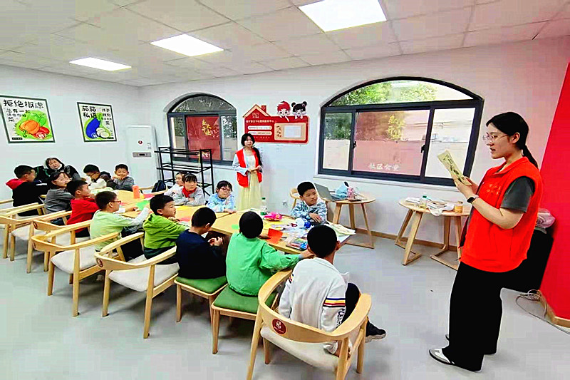 1746743616168558.jpg 江苏省南京市玄武区孝陵卫街道小卫街社区关工委开展“世界读书日”读书活动(2).jpg