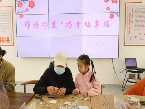 1746779643605849.jpg 恒丰社区手工织锦活动3_副本.jpg