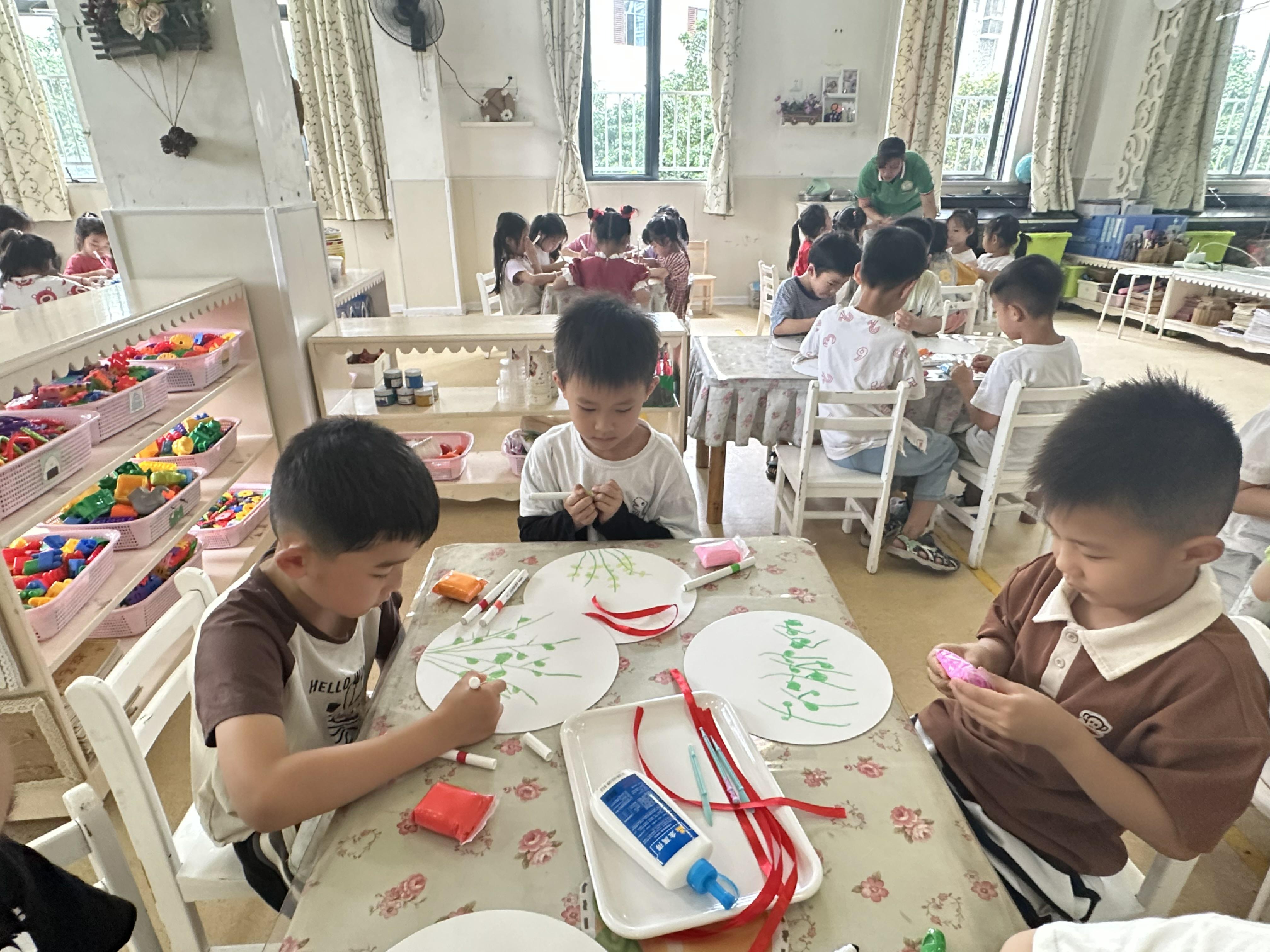 1746781604642208.jpeg 荣新社区关工领导小组联合祥和名邸幼儿园开展“传承家风 指尖聚爱”母亲节手工DIY活动6.jpeg
