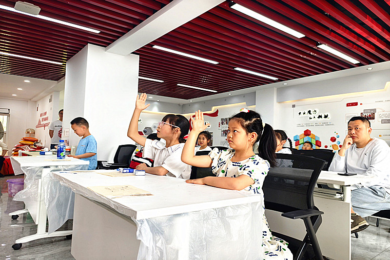 1746884407203069.jpg 江苏省南京市雨花台区高家库社区关工委开展“谷雨润少年智,藤编寄书香情”主题活动(1).jpg