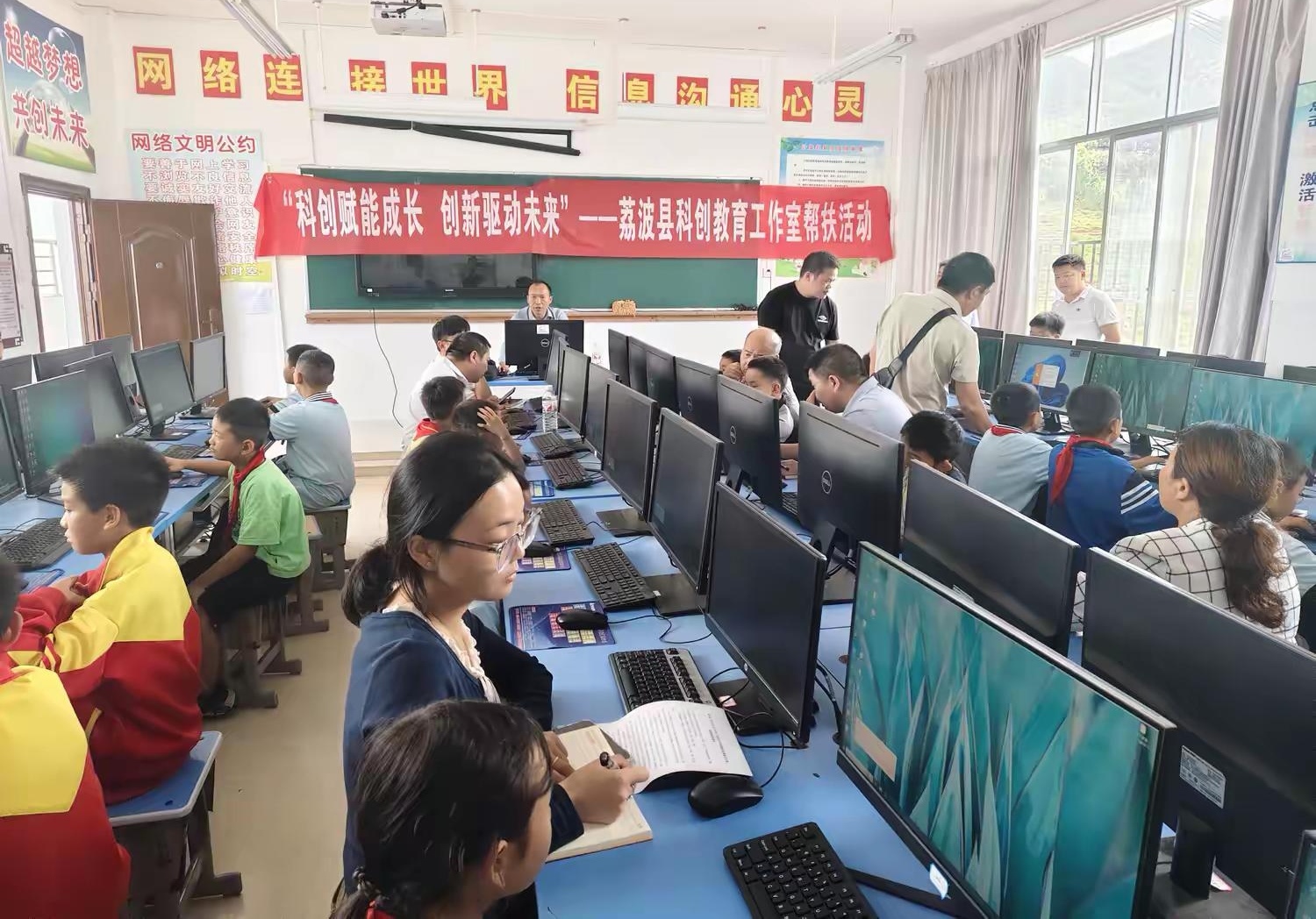 1747034433517876.jpg 科技进学校.jpg