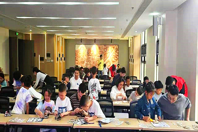 1747091710120437.jpg 江苏省南京市玄武区红山街道红山社区开展“助力多彩周末,陪伴童心成长”活动(4).jpg