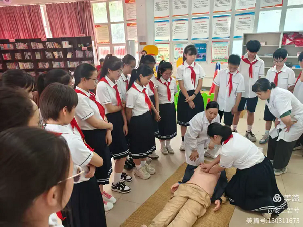 1747100683501190.png 4月17日,柳南区南环街道和谐家园社区关工小组开展“急救‘心’课堂,安全伴成长”急救知识普及活动.png