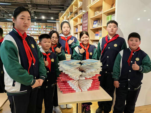 1747101778808095.jpg 铁岭中心校新华书店研学活动2_副本.jpg