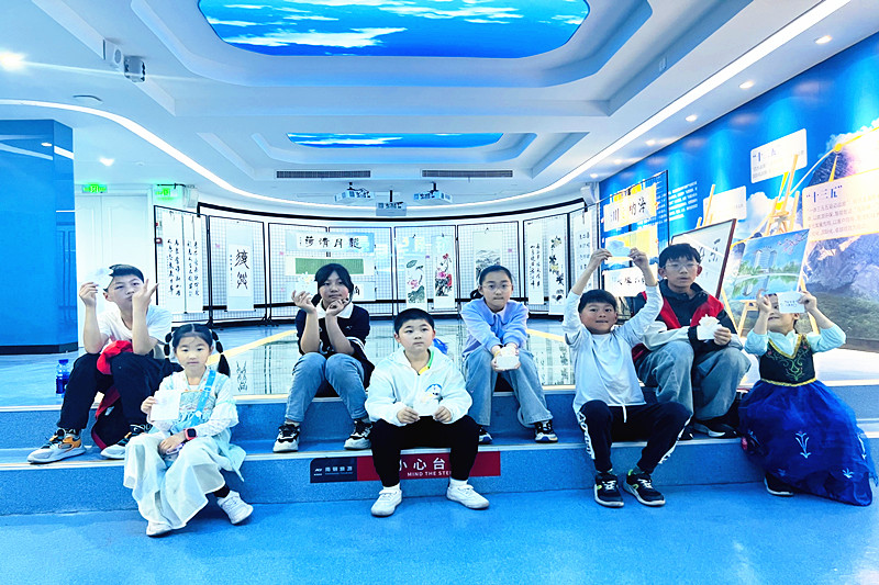 1747125961147159.jpg 江苏省南京市江北新区金汤街社区关工委开展“红色基因,钢铁脊梁”南钢研学活动(2).jpg