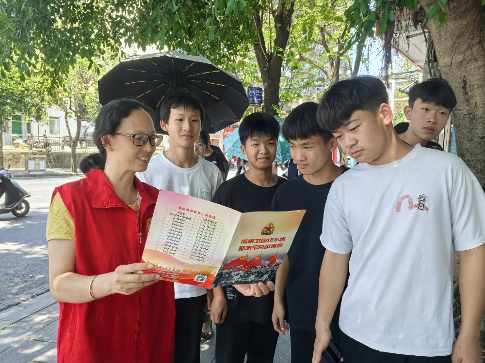 1747128907490194.jpg 广西柳州市鱼峰区天山社区关工领导小组:保家卫国终不悔 励志军营献青春1.jpg