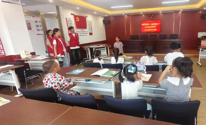 1747188422223525.jpg 元宝山区西城街道会宁东社区关工委开展“感受书香魅力,争做成语达人”活动照片2.jpg