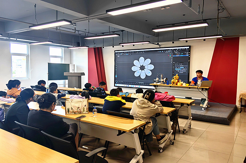 江苏省南京市鼓楼区宝塔桥街道象山社区联合开展“3D打印创客CLUB”趣味科普活动(2).jpg