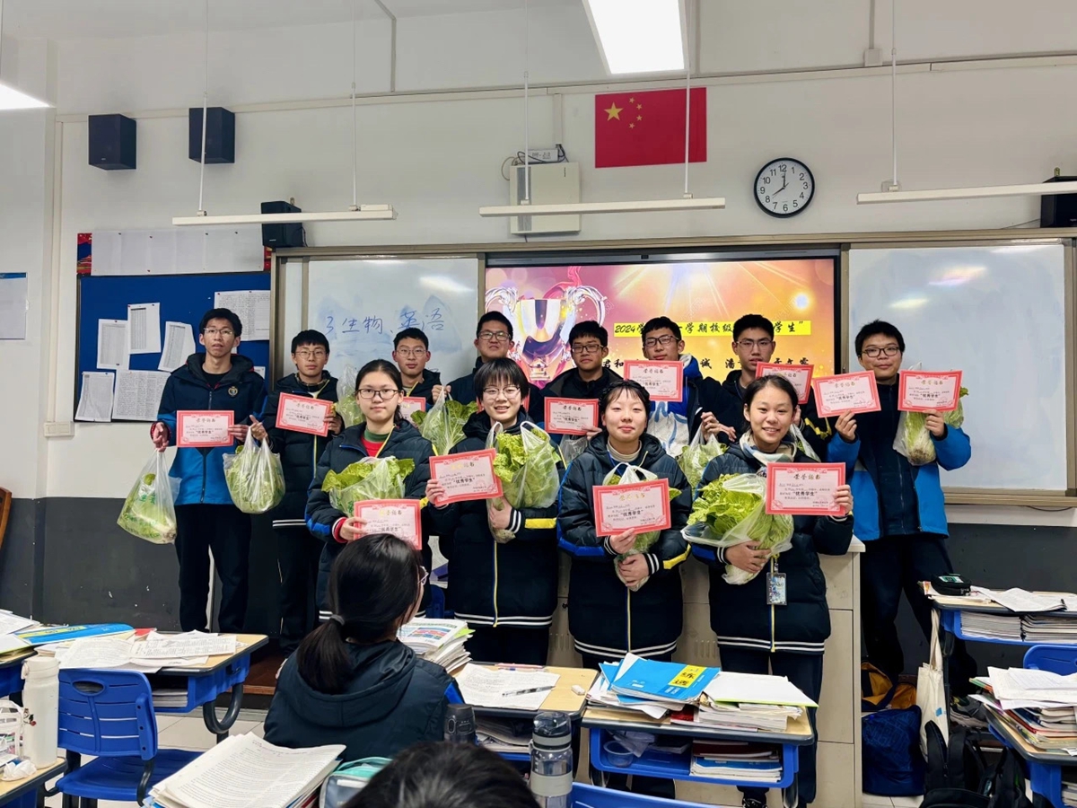 1747356296261425.jpg 宁波市镇海区:龙赛中学关工委组织学生开展“在农创园里读懂生命的课堂”实践活动4_副本.jpg