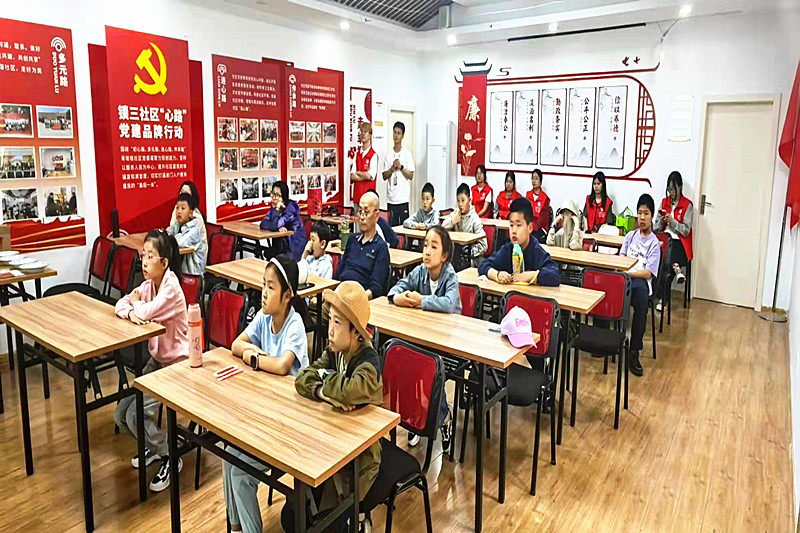 1747376670980675.jpg 江苏省南京市玄武区锁三社区关工委开展“木版流光传古韵,非遗文化润童心”活动(3).jpg