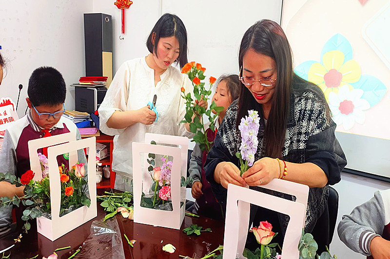 1747614985519685.jpg 江苏省南京市栖霞区燕子矶街道太平村社区开展“温情五月 时光献礼”母亲节感恩活动(2).jpg