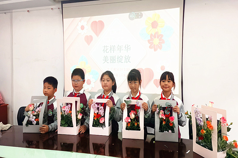 1747614998529972.jpg 江苏省南京市栖霞区燕子矶街道太平村社区开展“温情五月 时光献礼”母亲节感恩活动(3).jpg