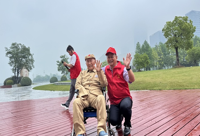 1747658176616637.jpg 美美与共志愿者协会举行向101岁新四军老兵致敬活动 颜春荣.jpg