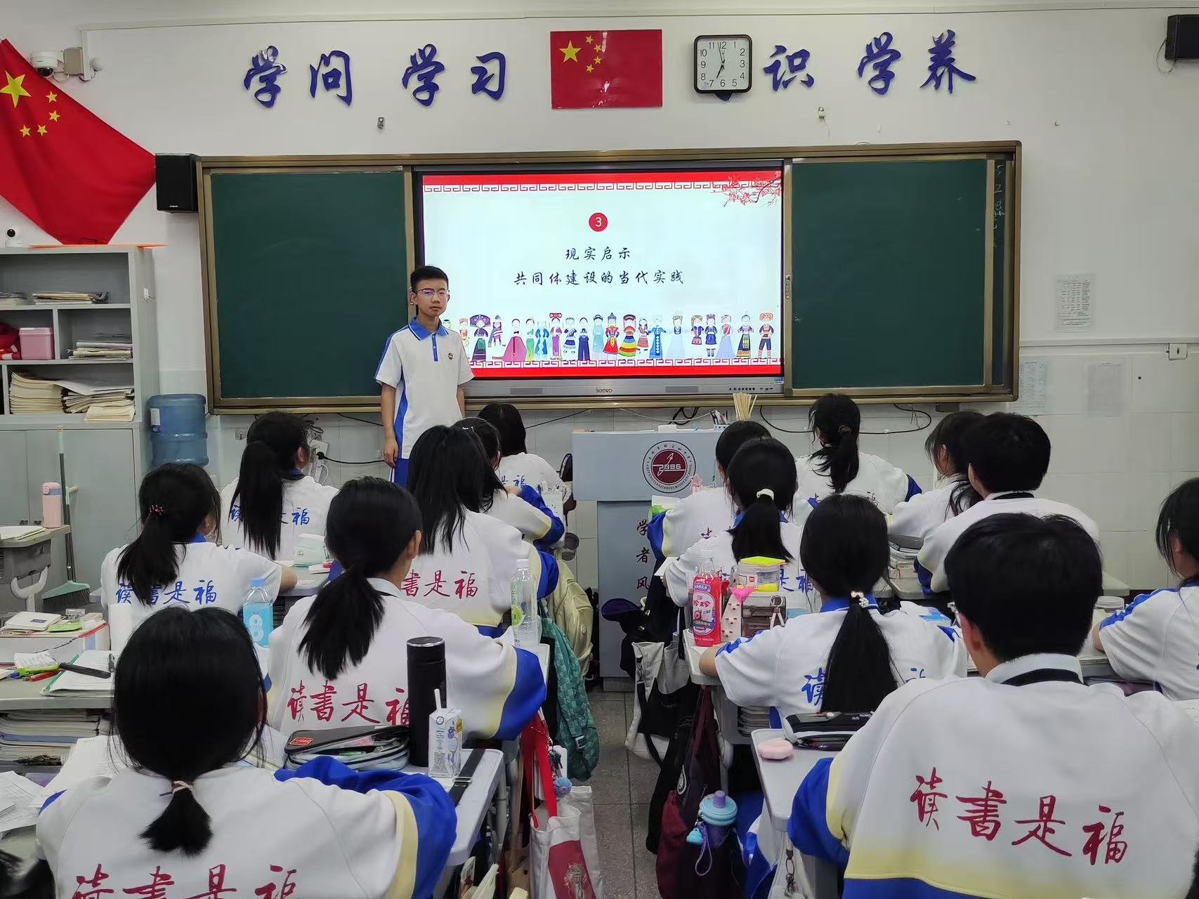1747711113762405.jpg 5月19日,锦山中学关工委举行铸牢中华民族共同体意识宣传周活动。.jpg
