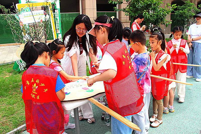 玄武湖街道关工委联合开展青少年社会实践之旅活动(4).jpg