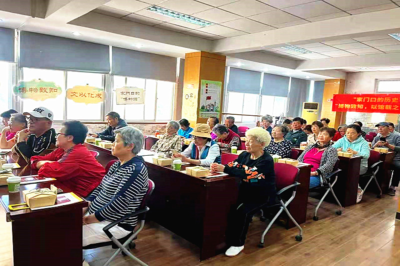 1747731740995883.jpg 江苏省南京市玄武区梅园新村街道富贵山社区开展了“家门口的历史”系列课程活动(3).jpg