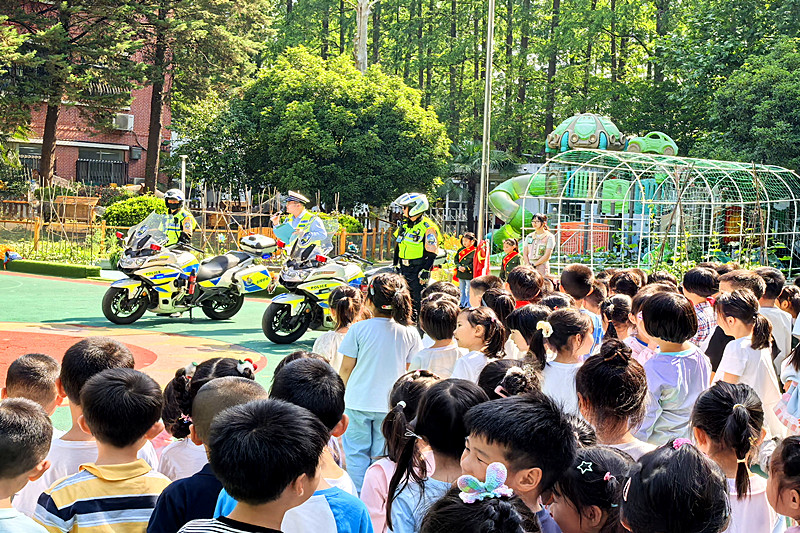 1747814701857512.jpg 江苏省南京市玄武区新街口街道大石桥社区开展“防灾减灾,安全‘童’行”主题活动(1).jpg