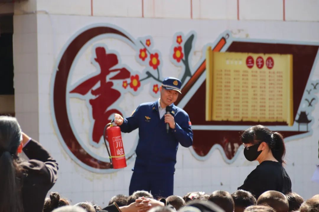 1747874317883590.jpg 东方红演练3.jpg
