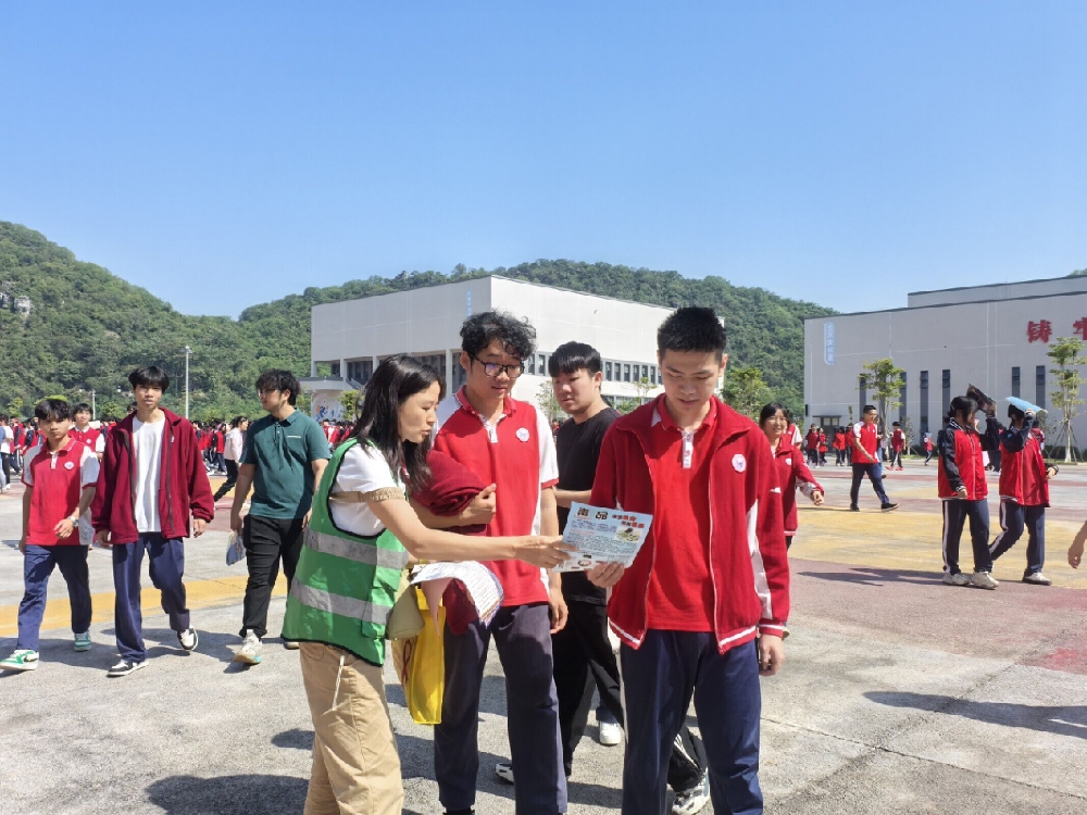 1747905256802393.jpg 禁毒防艾知识讲解 (2).jpg