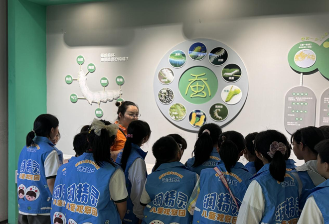1748073545987212.png 盛泽镇澜溪社区关工委开展“丝路织梦桑田行 童心共筑振兴路”系列活动(第一课).png