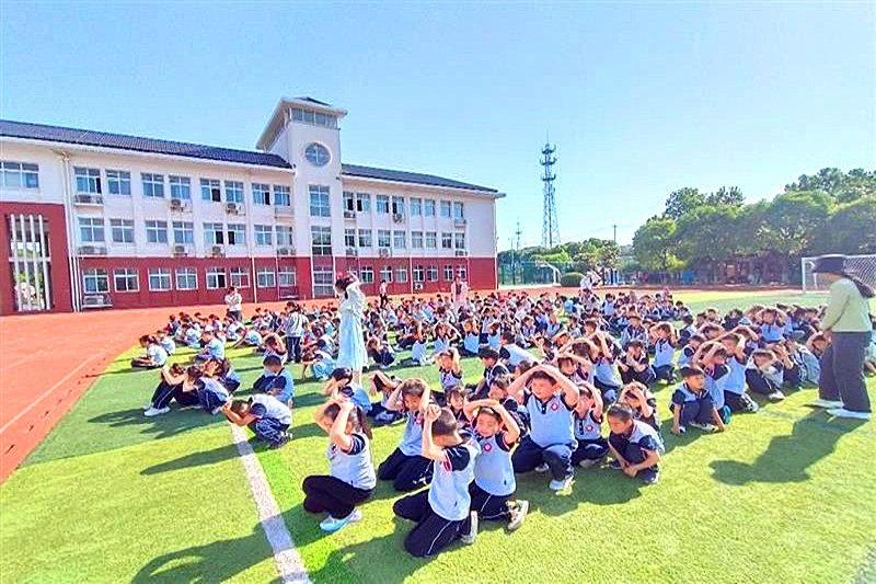 1748247557327191.jpg 江苏省南京市高淳区固城中心小学关工委开展“防震应急疏散演练”活动(2).jpg