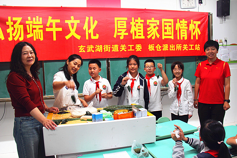 玄武湖街道关工委联合开展特色端午活动(9).jpg