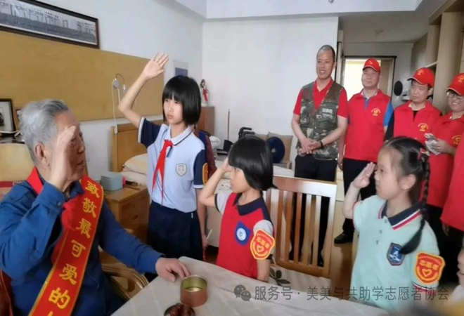 美美与共携手学生代表致敬抗战老兵3.png