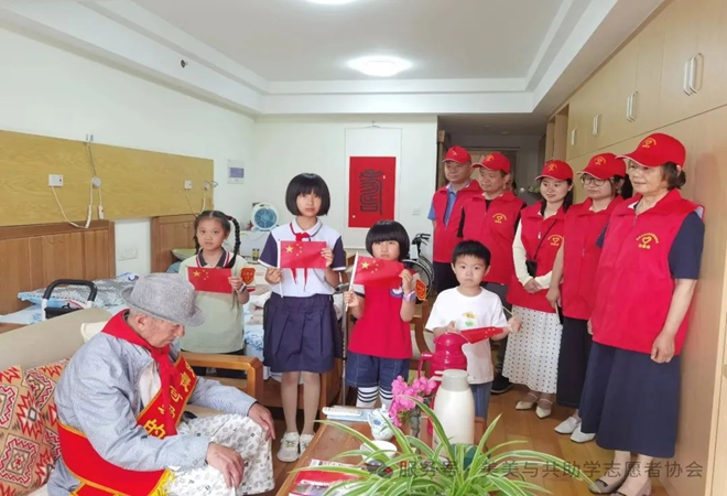 美美与共携手学生代表致敬抗战老兵.png